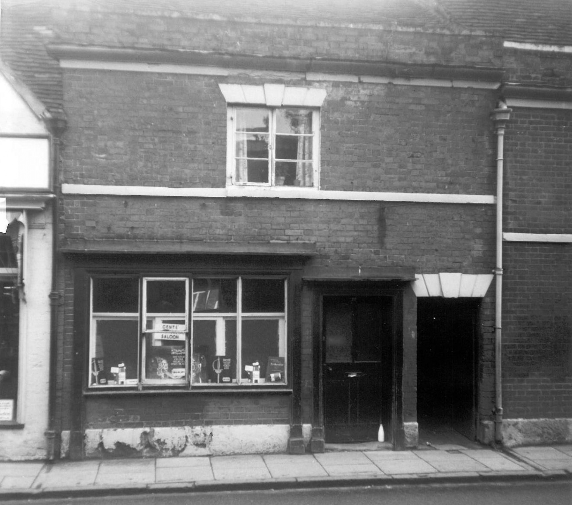 5 Gents Hair Saloon